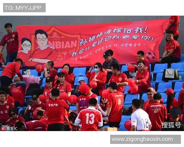 球迷在比赛日现场求婚，现场掌声不断