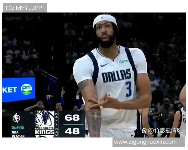 镜头捕捉:独行侠赛场小动作引发热议 镜头捕捉:独行侠赛场小动作引发热议